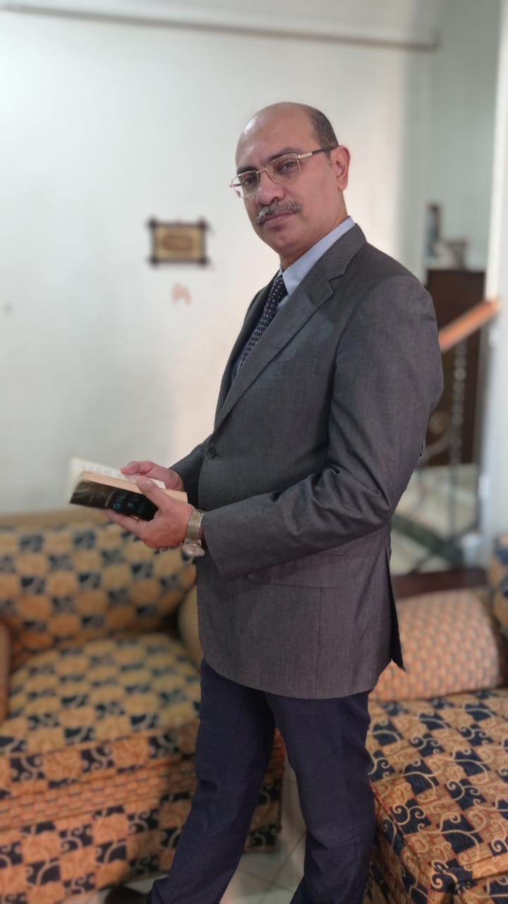 صورة المؤلف اياد درويش